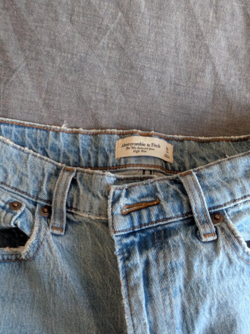 A&F Relaxed Jean High Rise. - Picture 4 of 9